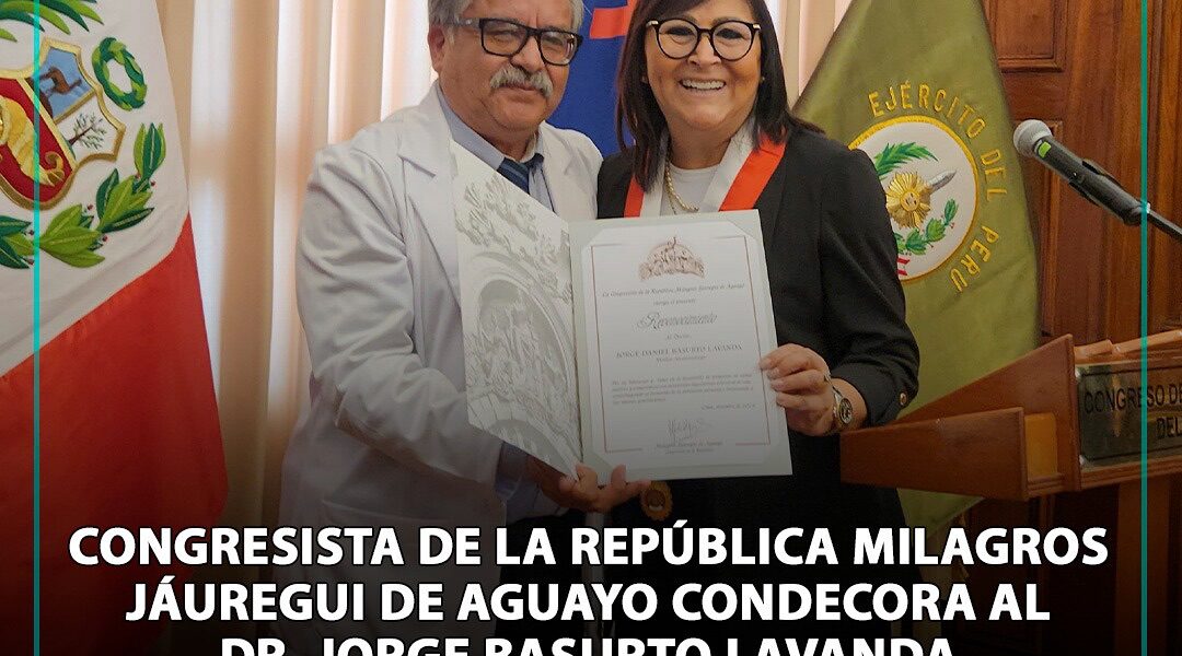 Congresista de la República condecora al Dr. Jorge Basurto Lavanda, Presidente de la SPAAR